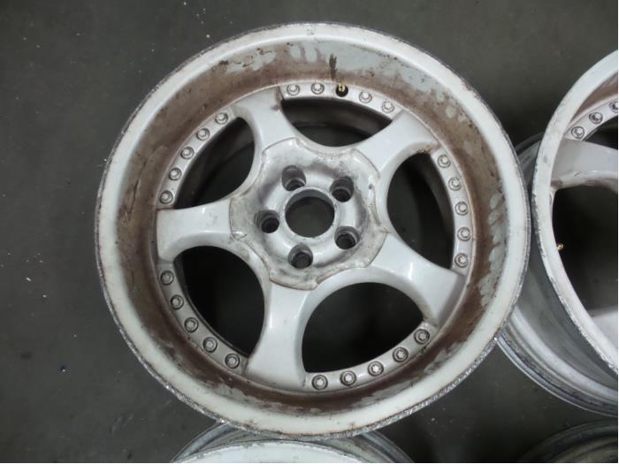 Set of sports wheels from a Volkswagen Golf IV (1J1) 1.9 SDI 1998
