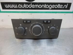 Usados Panel de control de calefacción Opel Astra H (L48) 1.6 16V Twinport Precio € 25,00 Norma de margen ofrecido por Autodemontagebedrijf Otte