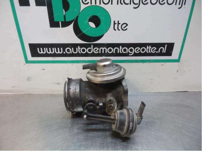 EGR valve Volkswagen Transporter T5 1.9 TDi 038131501AA AXC