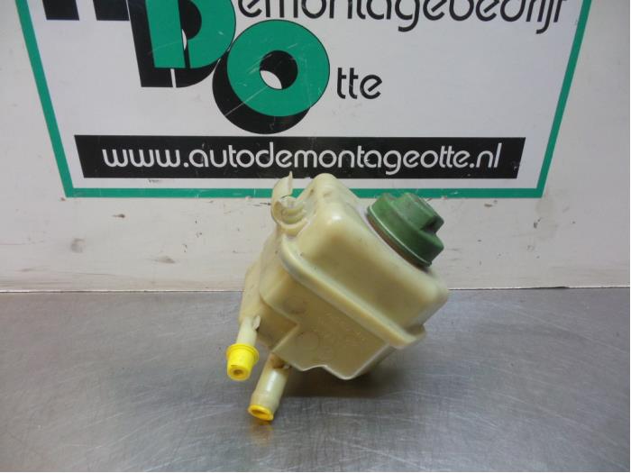 Power steering fluid reservoir Volkswagen Transporter T5 1.9 TDi