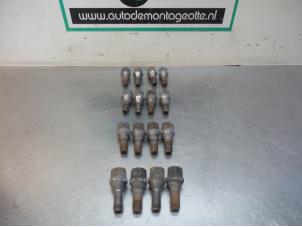 Used Set of wheel bolts Nissan Note (E11) 1.4 16V Price € 20,00 Margin scheme offered by Autodemontagebedrijf Otte