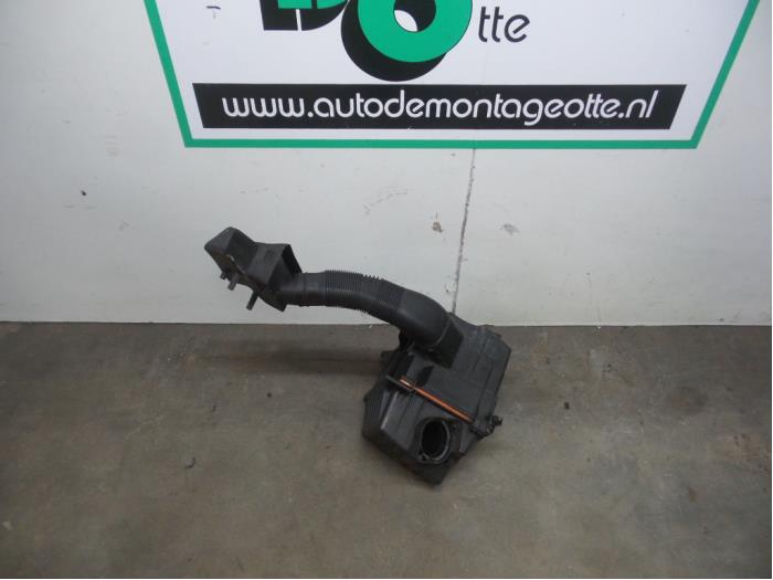 Begagnade Luftfilterhus Volkswagen Fox (5Z) 1.4 TDI Pris € 15,00 Marginaltabell erbjuds av Autodemontagebedrijf Otte