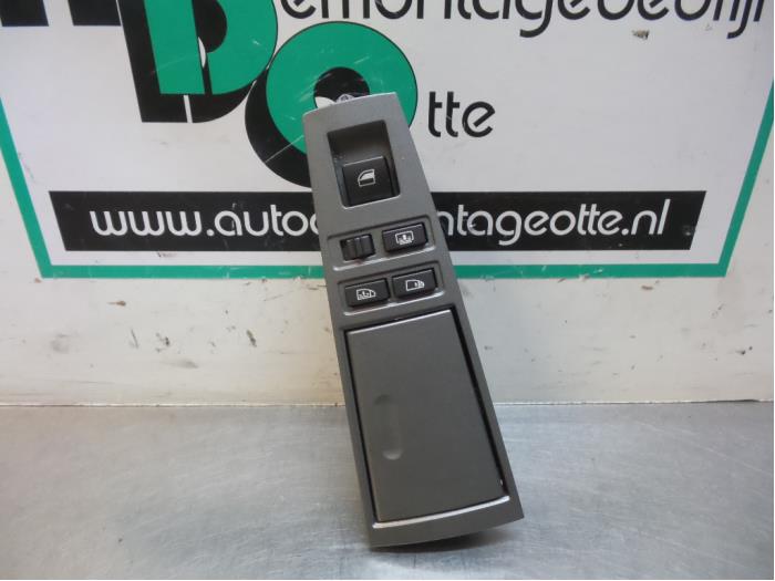 Usados Interruptor de ventanilla eléctrica BMW 7 serie (E65/E66/E67) 740d V8 32V Precio € 25,00 Norma de margen ofrecido por Autodemontagebedrijf Otte