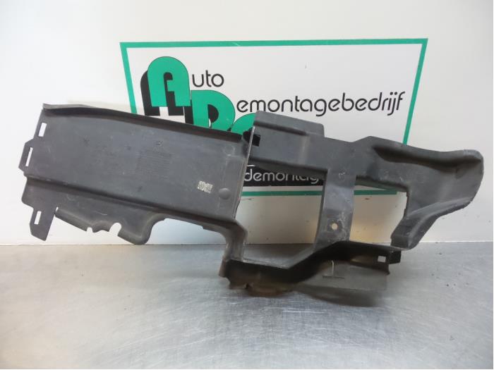 Gebrauchte Luft Leitung BMW 7 serie (E65/E66/E67) 740d V8 32V Preis € 25,00 Margenregelung angeboten von Autodemontagebedrijf Otte
