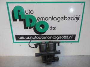 Begagnade Elektrisk värmeventil BMW 7 serie (E65/E66/E67) 740d V8 32V Pris € 40,00 Marginaltabell erbjuds av Autodemontagebedrijf Otte