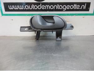 Used Door handle 2-door, left Peugeot Expert (222/224) 1.9D Price € 15,00 Margin scheme offered by Autodemontagebedrijf Otte
