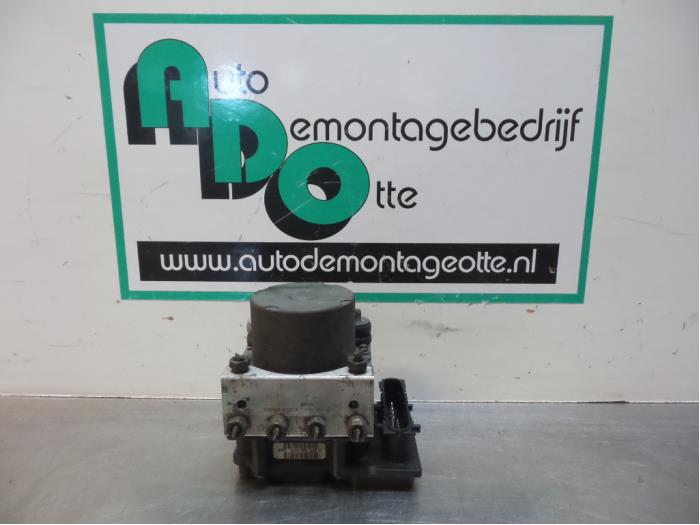 Usagé Bloc ABS Nissan Micra (K12) 1.2 16V Prix € 30,00 Règlement à la marge proposé par Autodemontagebedrijf Otte