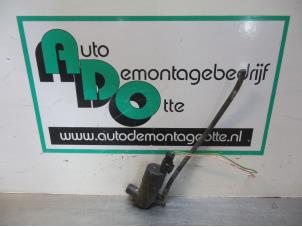 Used Windscreen washer pump Citroen C3 Pluriel (HB) 1.6 16V Price € 10,00 Margin scheme offered by Autodemontagebedrijf Otte