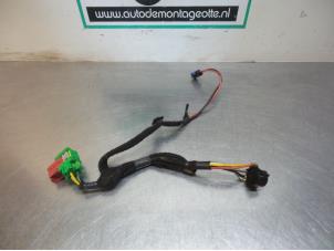 Used Ignition switch Peugeot 307 SW (3H) 2.0 16V Price € 15,00 Margin scheme offered by Autodemontagebedrijf Otte