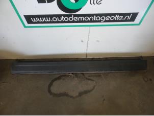 Used Rear bumper component, central Opel Movano 2.3 CDTi 16V FWD Price € 75,00 Margin scheme offered by Autodemontagebedrijf Otte