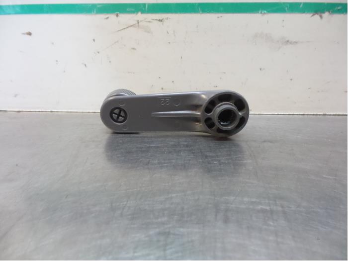 Window winder from a Toyota Yaris Verso (P2) 1.5 16V 2002