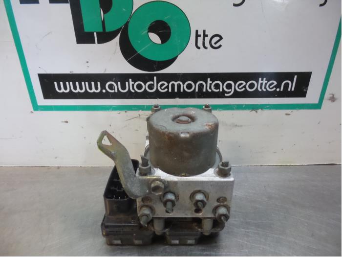 Begagnade ABS-pump Toyota Yaris Verso (P2) 1.5 16V Pris € 75,00 Marginaltabell erbjuds av Autodemontagebedrijf Otte