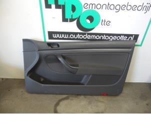 Używane Tapicerka drzwi prawych wersja 2-drzwiowa Volkswagen Golf V (1K1) 1.6 Cena € 40,00 Procedura marży oferowane przez Autodemontagebedrijf Otte