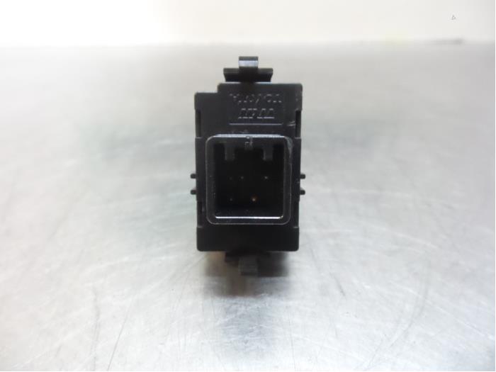 Electric window switch from a Toyota Corolla (E12) 1.6 16V VVT-i 2002