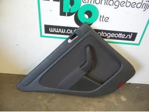 Używane Tapicerka drzwi lewych tylnych wersja 4-drzwiowa Volkswagen Golf Plus (5M1/1KP) 1.9 TDI 105 Cena € 40,00 Procedura marży oferowane przez Autodemontagebedrijf Otte