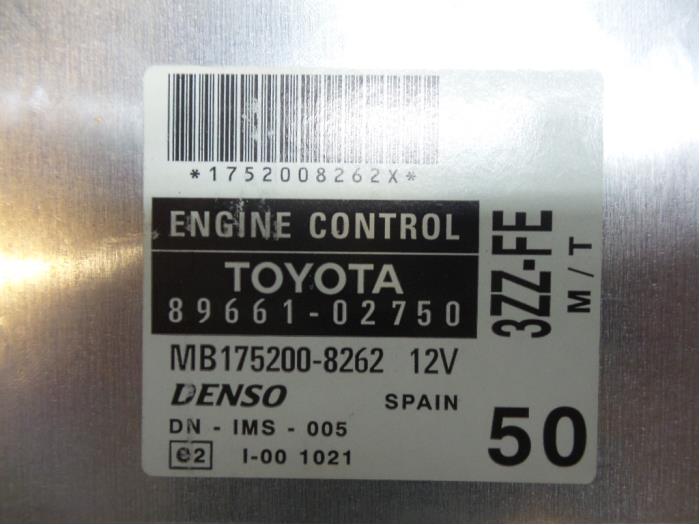 Ignition lock + computer from a Toyota Corolla (E12) 1.6 16V VVT-i 2002