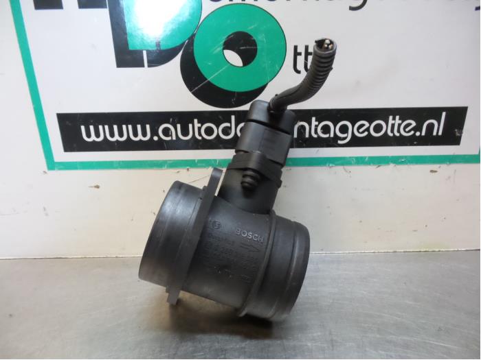 Gebrauchte Luftmassenmesser Volkswagen Golf IV (1J1) 2.0 Preis € 10,00 Margenregelung angeboten von Autodemontagebedrijf Otte