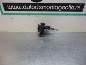 Used Vacuum valve Volkswagen New Beetle (9C1/9G1) 2.0 Price € 10,00 Margin scheme offered by Autodemontagebedrijf Otte