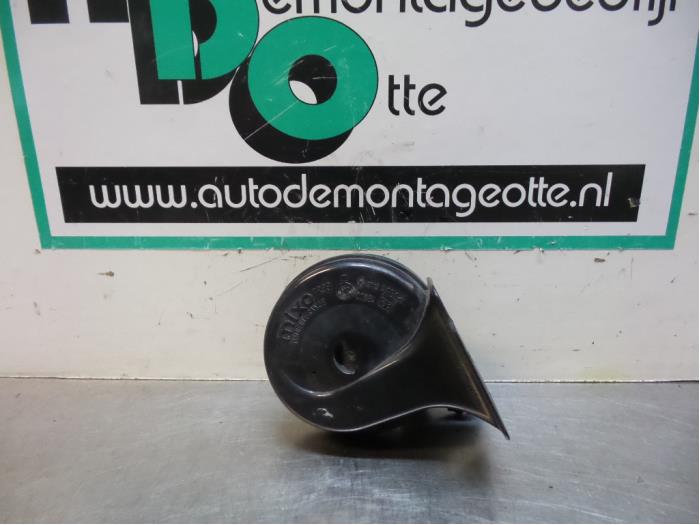 Używane Klakson Volkswagen New Beetle (9C1/9G1) 2.0 Cena € 10,00 Procedura marży oferowane przez Autodemontagebedrijf Otte