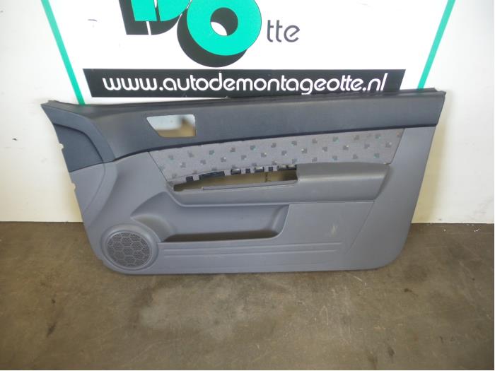 Tapizado de puerta de 2 puertas derecha de un Hyundai Getz 1.1i 12V 2003