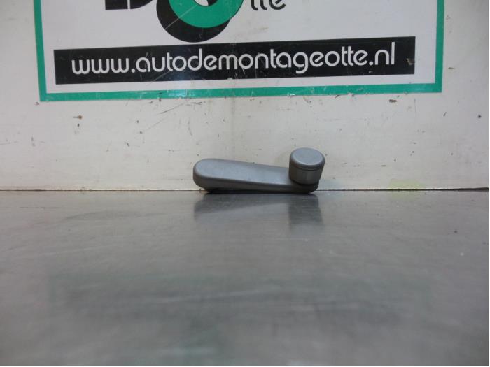 Usados Manivela de ventanilla Fiat Panda (169) 1.1 Fire Precio € 5,00 Norma de margen ofrecido por Autodemontagebedrijf Otte