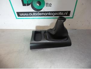 Used Gear stick cover Nissan Note (E11) 1.4 16V Price € 20,00 Margin scheme offered by Autodemontagebedrijf Otte