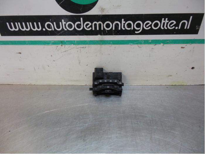 Begagnade Styrboxsensor Volkswagen Golf V (1K1) 1.6 Pris € 15,00 Marginaltabell erbjuds av Autodemontagebedrijf Otte