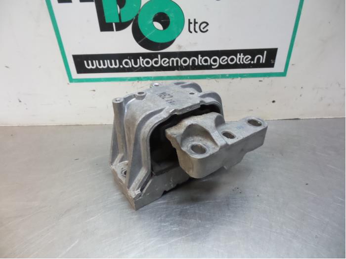 Used Engine mount Volkswagen Golf V (1K1) 1.6 Price € 20,00 Margin scheme offered by Autodemontagebedrijf Otte