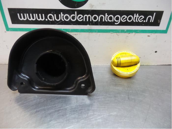 Gebrauchte Ölkappe Opel Movano 2.3 CDTi 16V FWD Preis € 20,00 Margenregelung angeboten von Autodemontagebedrijf Otte