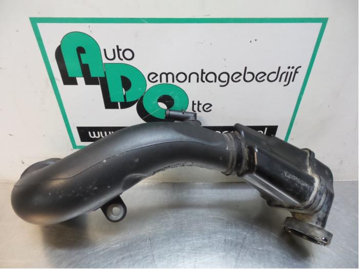 Air intake hose from a Opel Movano 2.3 CDTi 16V FWD 2013