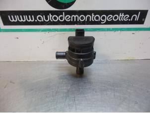 Usados Bomba de agua adicional Opel Movano 2.3 CDTi 16V FWD Precio € 50,00 Norma de margen ofrecido por Autodemontagebedrijf Otte