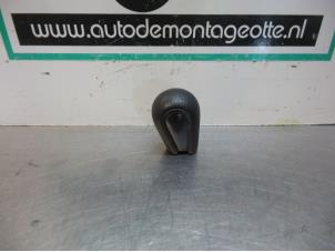 Used Gear stick knob Opel Movano 2.3 CDTi 16V FWD Price € 15,00 Margin scheme offered by Autodemontagebedrijf Otte