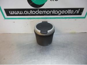 Used Front ashtray Hyundai iX20 (JC) 1.4i 16V Price € 10,00 Margin scheme offered by Autodemontagebedrijf Otte