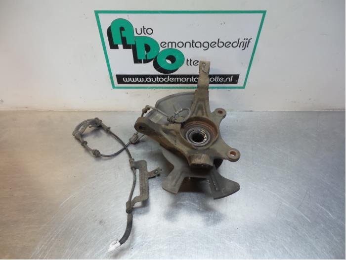 Knuckle, front left from a Hyundai iX20 (JC) 1.4i 16V 2010