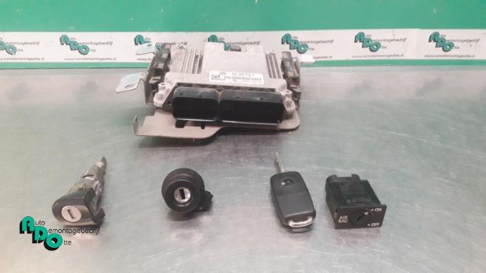 Used Ignition lock + computer Volkswagen Golf Plus (5M1/1KP) 1.9 TDI 105 Price € 75,00 Margin scheme offered by Autodemontagebedrijf Otte