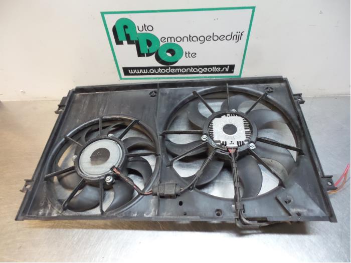Cooling fans from a Volkswagen Golf Plus (5M1/1KP) 1.9 TDI 105 2005