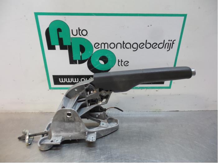 Parking brake lever from a Volkswagen Golf Plus (5M1/1KP) 1.9 TDI 105 2005