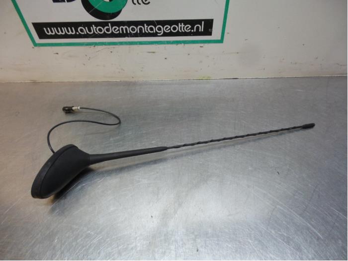 Używane Antena Citroen C2 (JM) 1.4 Cena € 20,00 Procedura marży oferowane przez Autodemontagebedrijf Otte