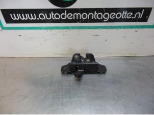 Used Tailgate lock stop Peugeot 206 CC (2D) 2.0 16V Price € 15,00 Margin scheme offered by Autodemontagebedrijf Otte