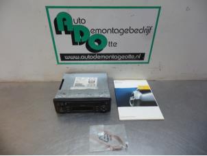Usados Reproductor de CD y radio Opel Movano (4A1; 4A2; 4B2; 4B3; 4C2; 4C3) 2.5 CDTI Precio € 50,00 Norma de margen ofrecido por Autodemontagebedrijf Otte