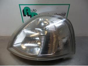 Used Headlight, left Opel Movano (4A1; 4A2; 4B2; 4B3; 4C2; 4C3) 2.5 CDTI Price € 30,00 Margin scheme offered by Autodemontagebedrijf Otte