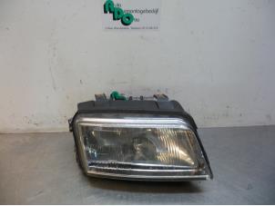 Używane Reflektor prawy Audi A4 Avant (B5) 2.6 V6 Cena € 25,00 Procedura marży oferowane przez Autodemontagebedrijf Otte