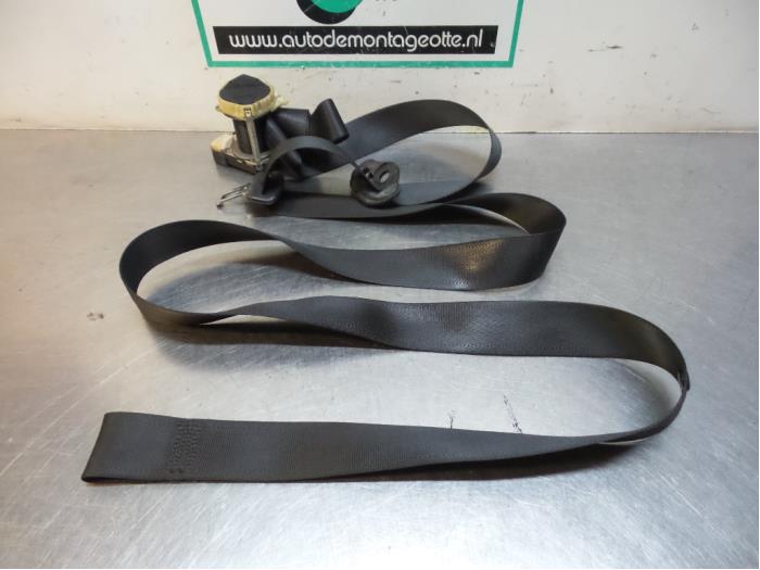 Front seatbelt, left from a Opel Corsa C (F08/68) 1.8 16V GSi 2002