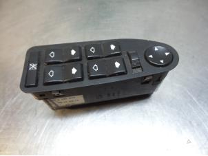 Used Electric window switch BMW 5 serie (E39) 530d 24V Price € 10,00 Margin scheme offered by Autodemontagebedrijf Otte