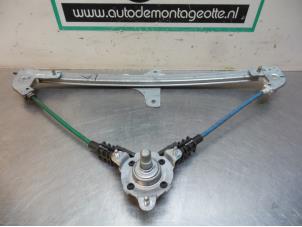 Usagé Mécanique vitre 4portes arrière gauche Opel Agila (A) 1.2 16V Prix € 20,00 Règlement à la marge proposé par Autodemontagebedrijf Otte