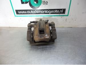 Used Rear brake calliper, left Hyundai Santa Fe I 2.0 16V 4x2 Price € 40,00 Margin scheme offered by Autodemontagebedrijf Otte