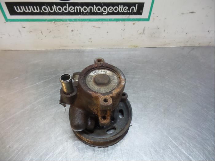 Usagé Pompe de direction Volkswagen Golf IV 4Motion (1J1) 2.8 V6 24V Prix € 15,00 Règlement à la marge proposé par Autodemontagebedrijf Otte