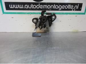Used Bonnet lock mechanism Peugeot Partner 1.6 HDI 75 Price € 15,00 Margin scheme offered by Autodemontagebedrijf Otte