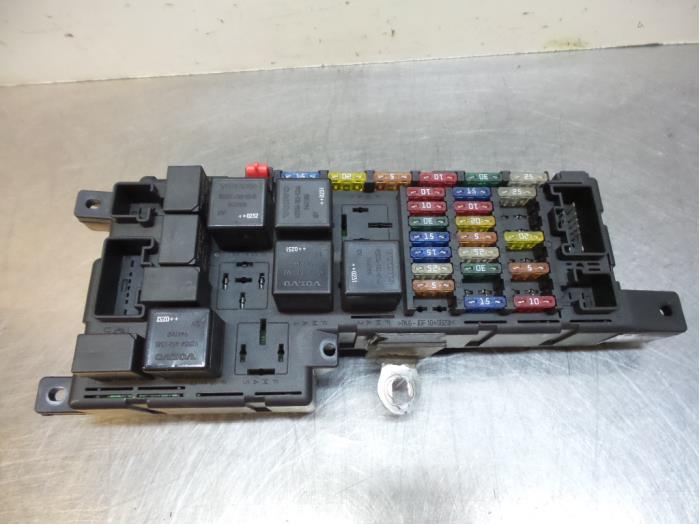 Fuse box from a Volvo S60 I (RS/HV) 2.4 D 20V 2002