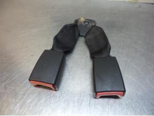 Usagé Insertion ceinture de sécurité arrière droite Toyota Avensis (T22) 1.8 16V Prix € 20,00 Règlement à la marge proposé par Autodemontagebedrijf Otte